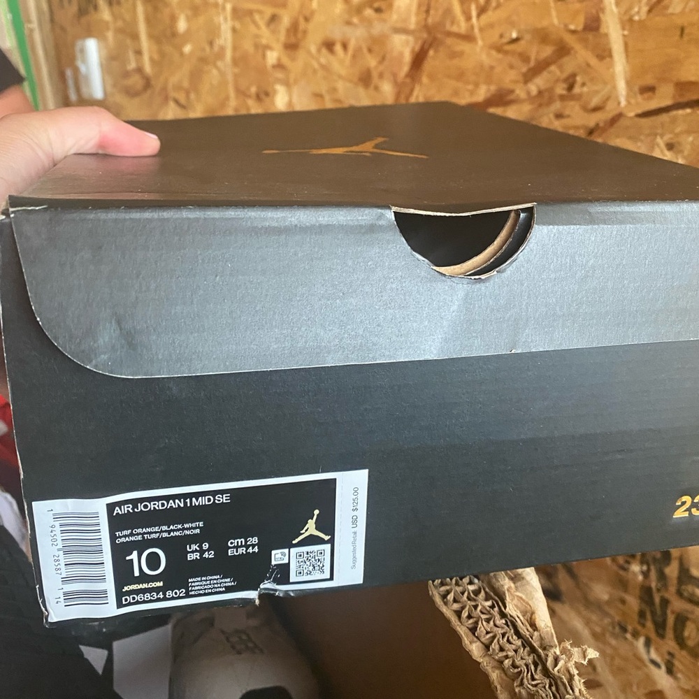 New Jordan 1 Mid SE Turf Orange - Picture 9 of 13